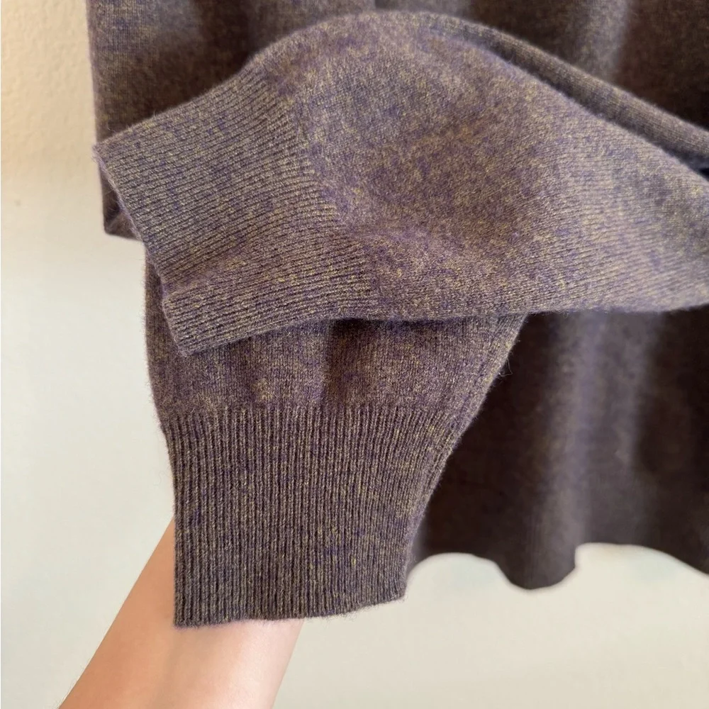 Black Brown 1826 Men’s v-neck cashmere sweater